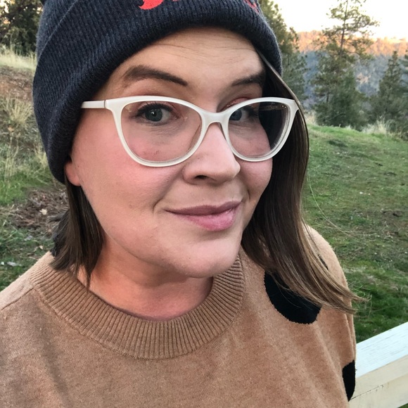 Meet your Posher, Emily - Picture 6 of 6